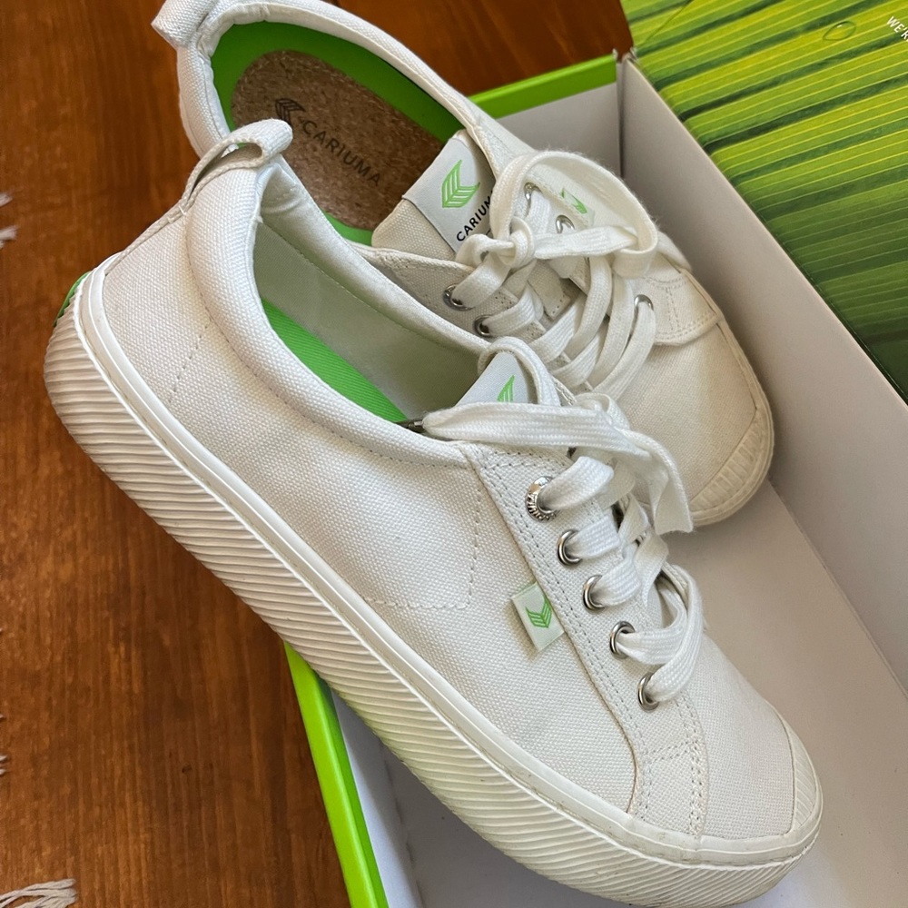 Woman’s White Tennis Sneaker Oca Low Cariuma Off White Canvas Tennis Sneaker